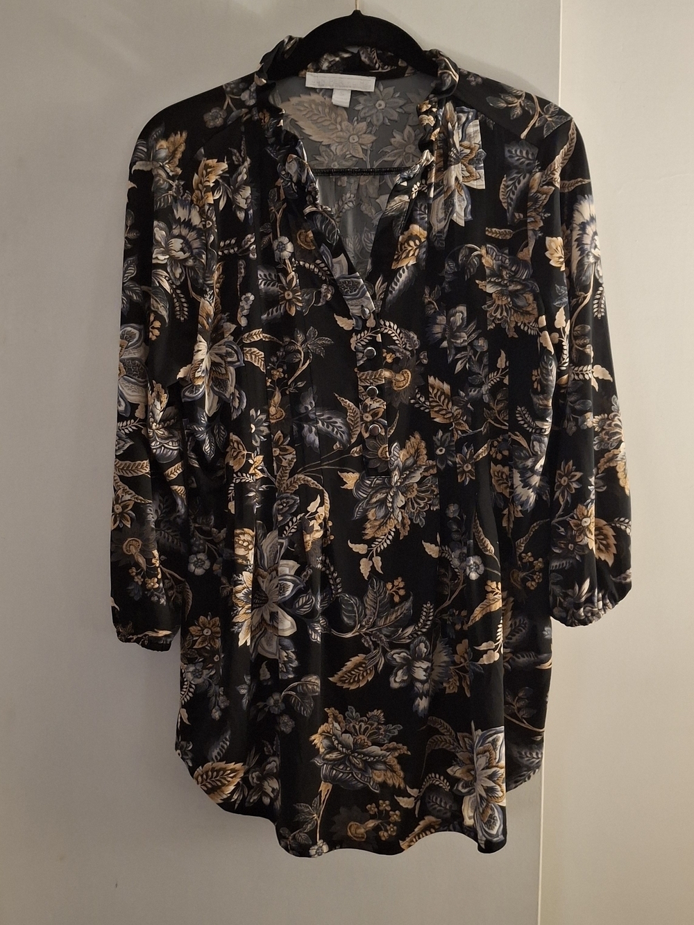 Juniper + Lime Black Floral 3/4 Button-Front Women's Blouse